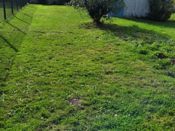 TERRAIN CONSTRUCTIBLE 551M2 avec dépendance de 25M2 A BRUAY
