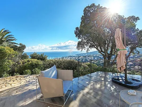 A VENDRE VILLA VUE MER DE 150M² AVEC 5 CHAMBRES PISCINE ET GARAGE SUR LES ISSAMBRES