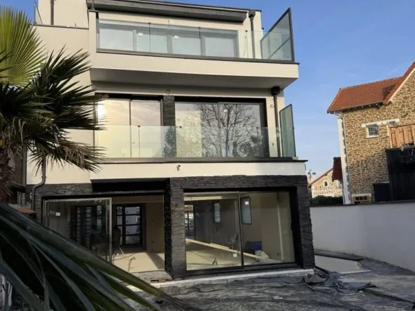 Maison 8 pièces 300 m²