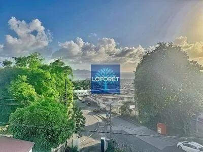 A LOUER : Appartement T3 meublé et équipé avec vue mer à FORT-DE-FRANCE