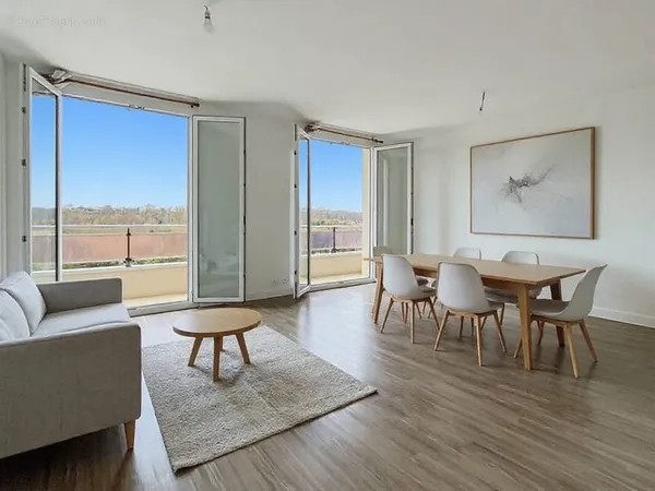 Appartement t2 dernier etage avec ascenseur balcon et garage a saint lo