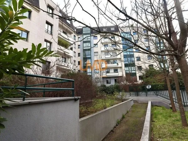 T5 proximité immédiate métro gabriel peri proche école box+cave