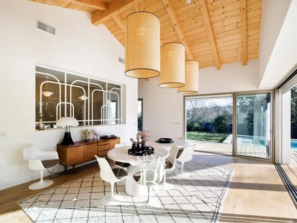 PROCHE ARCANGUES, MAISON CONTEMPORAINE AVEC PISCINE