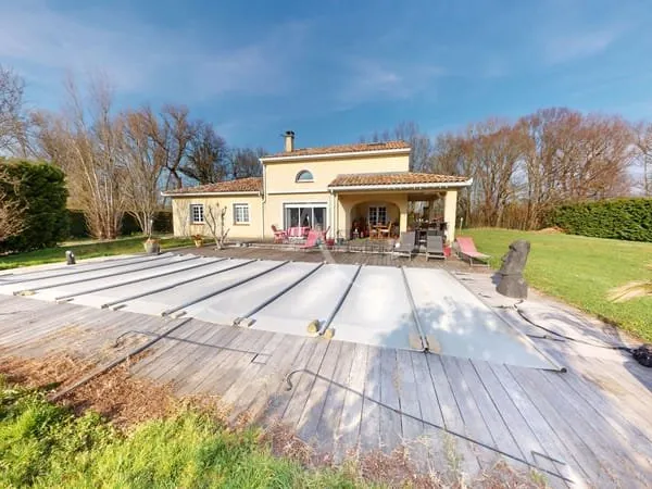 PUJAUDRAN - Villa T6 - 170m2 5 chambres avec piscine et double garage sur 4100m²