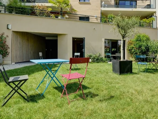 SUPERBE APPARTEMENT STYLE LOFT AVEC JARDIN