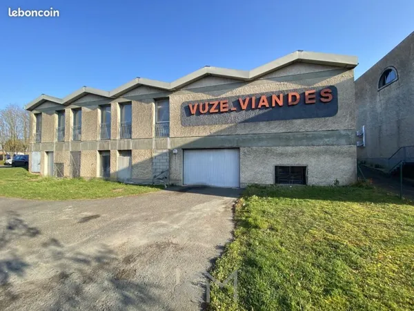 Local 800 m² Poitiers
