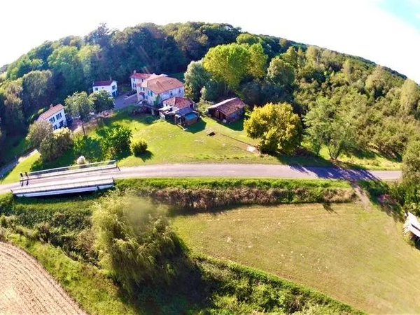 Maison 16 pièces 400 m²