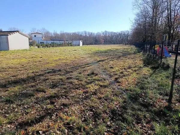 Terrain 1677 m²