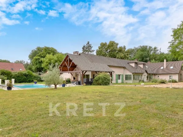 Propriété familiale avec piscine