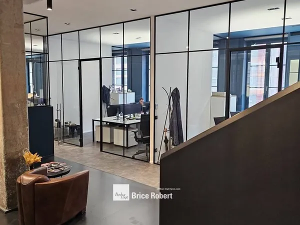 Bureaux 976 m²