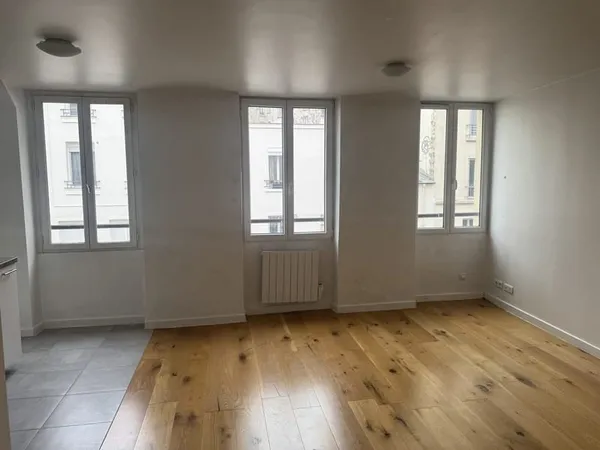 Beau studio lumineux Paris 12° arrondissment.