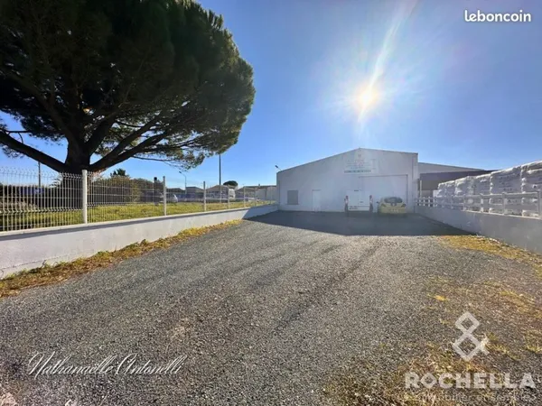 Local 393 m² Saint-Jean-d'Angély