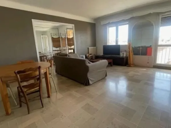 Secteur Saint-Martin Appartement 92 m2, dernier étage, vue