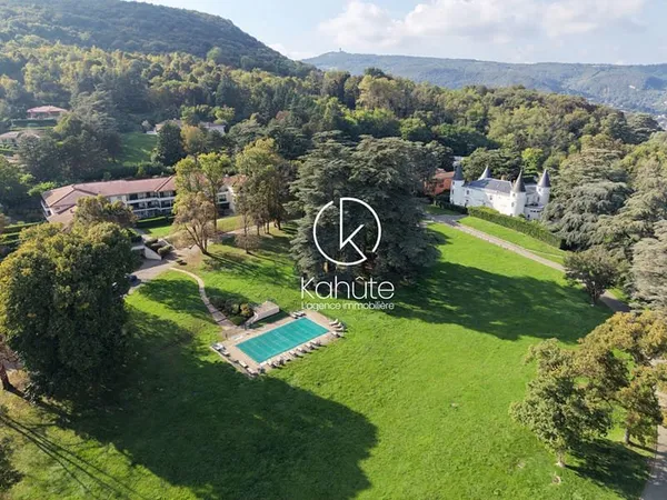 Appartement Collonges Au Mont D'Or 4 pièce(s) 133m2, 2 places de stationnement, copropriété avec par
