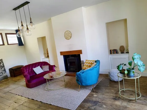 Maison en pierre pleine de charme proche Chasseneuil sur B