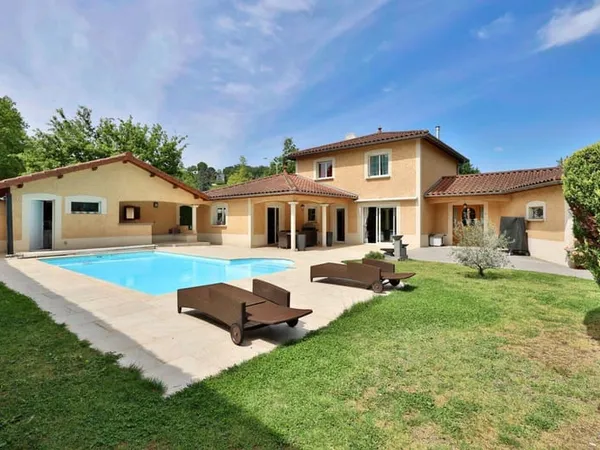Villa 6 pièces 153 m²