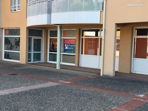 Local commercial 199 m² POUILLY SOUS CHARLIEU