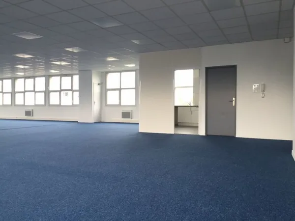 Bureaux - A LOUER - 255 m² non divisibles