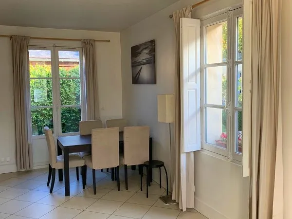 Loue Petite maison pleine de charme 65m² avec terrasse, Versailles saint louis (78)