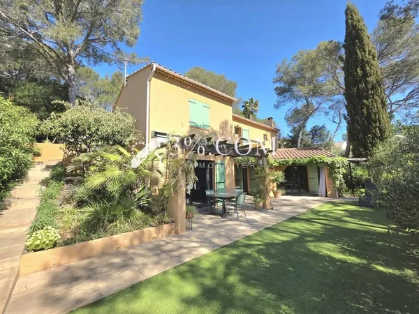 Villa entièrement rénovée dans un cadre verdoyant