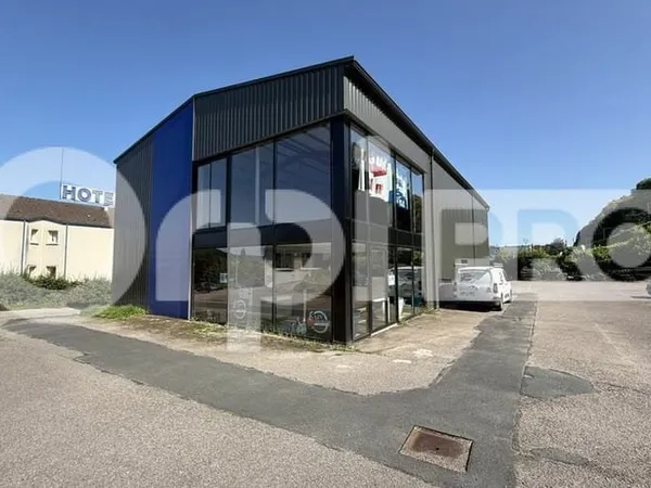 Local professionnel 281 m²