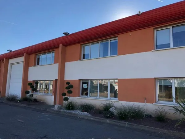 Local d'activité 4 pièces 1180 m²