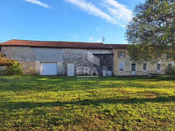 Maison de campagne à 10 minutes de Montpon Ménestérol.