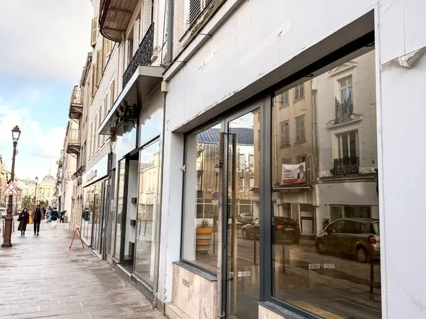 A louer - Local commercial rénové - Rue de la Marne