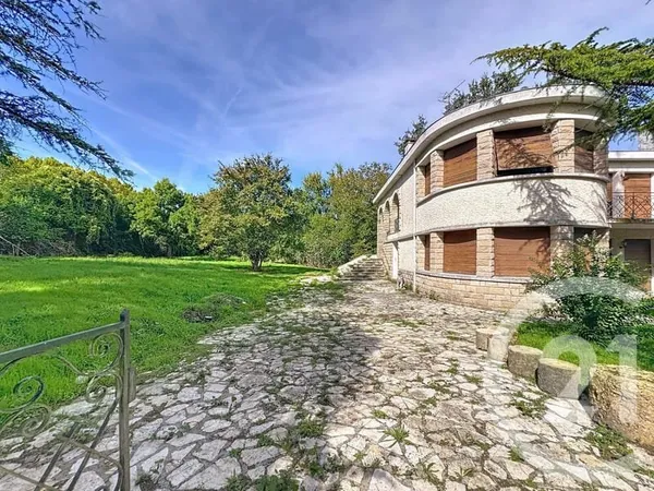 Maison 10 pièces 275 m²