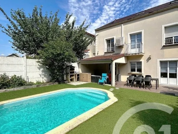 Maison 7 pièces 250 m²