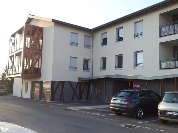 T2 en rez de jarin avec garage et parking