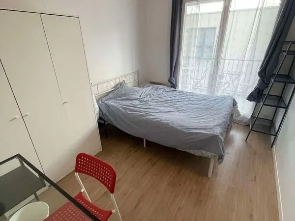 Location en coIoc Disponible . Bon quartier st Maurice, métro, équipée, internet . APL ok
