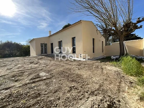 Maison neuve en cours de construction L Isle Sur La Sorgue PARTAGE DES EAUX
