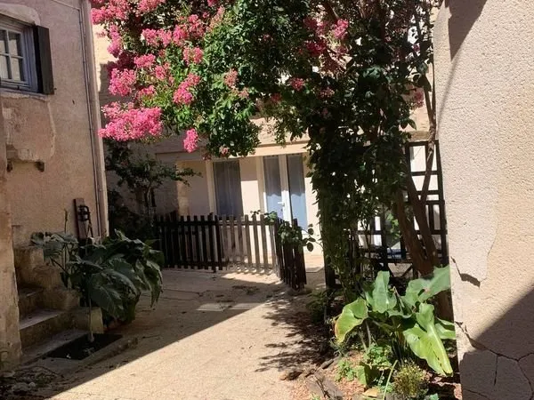 Joli studio meublé à louer en centre ville au calme