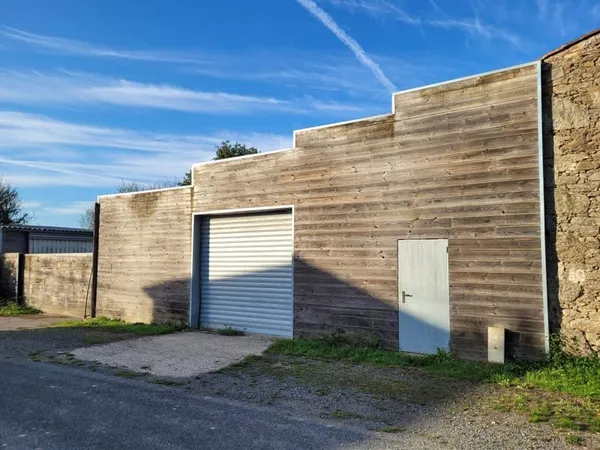 Local de stockage de 100 m² proche Flâneries