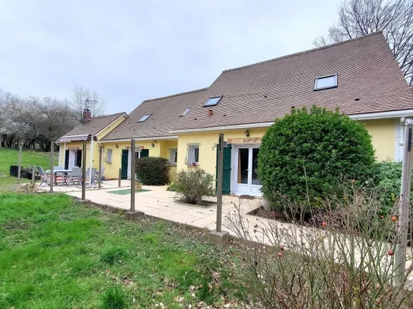 Maison 10 pièces 236 m²