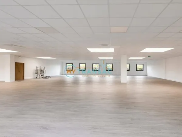 A LOUER Bureaux de 673 m² de bureaux à Lisses