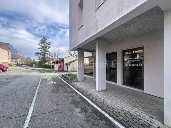 Local 3 pièces 58 m²