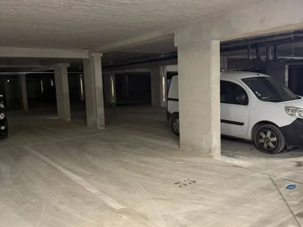 Parking 14 m²
