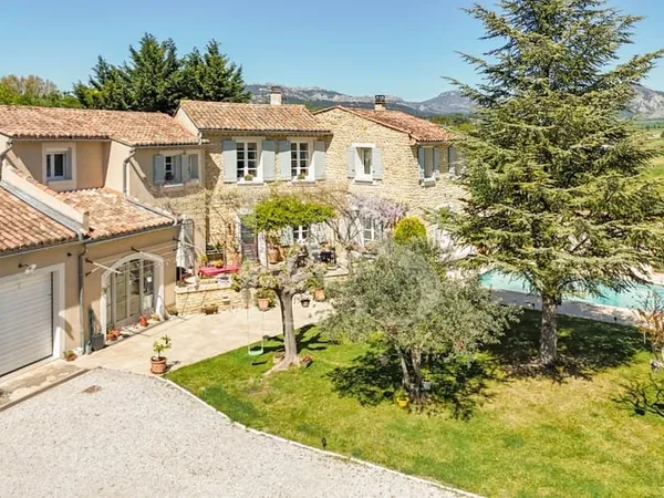 Adorable maison avec annexe et piscine aux pieds de Dentelles de Montmirail