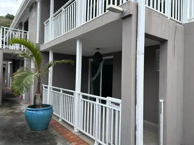 Location joli Studio meublé à Sainte-Anne avec piscine