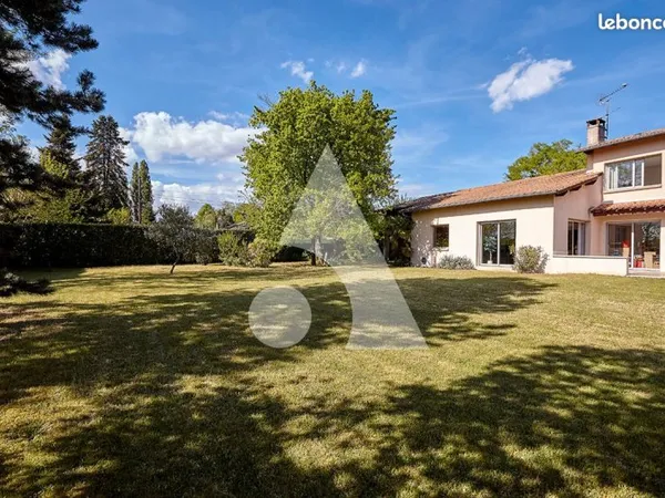 Maison 7 pièces 200 m²