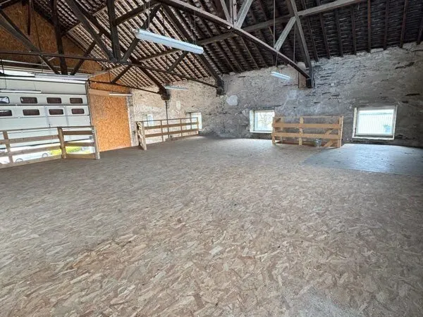 Sous location dans garage _ stockage uniquement