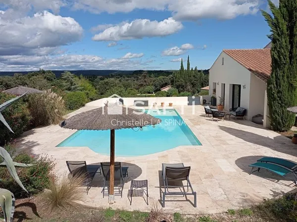 Mas de caractère avec gîtes, vue panoramique et piscine