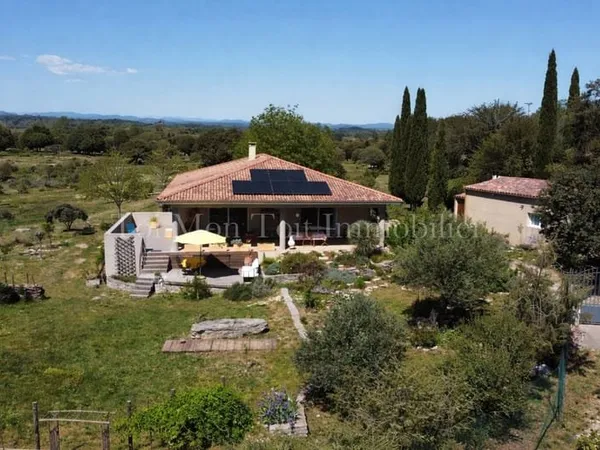 Exclusivité Logrian-Florian : Spacieuse Villa Architecturale