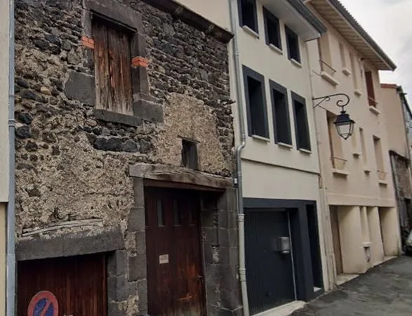 🏠 Grange / Grand garage en centre-bourg - Fort potentiel maison de bourg