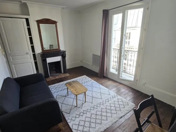 T2 meublé avec grand balcon - Château Rouge, Paris 18e