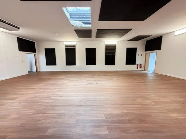 Local d'activité 350 m²
