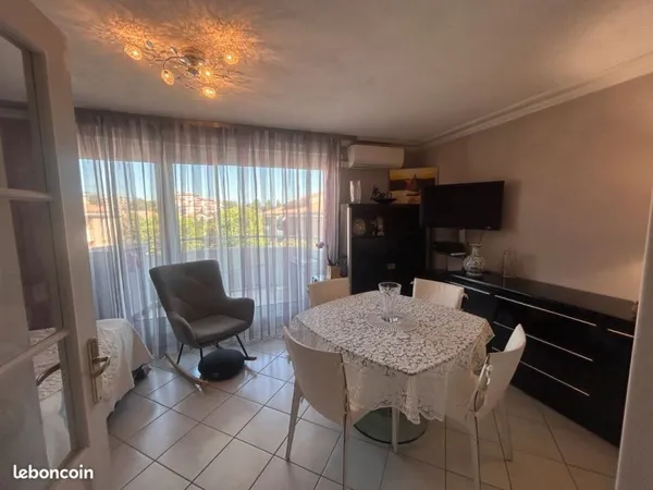 T2 climatisé,terrasse, garage vue