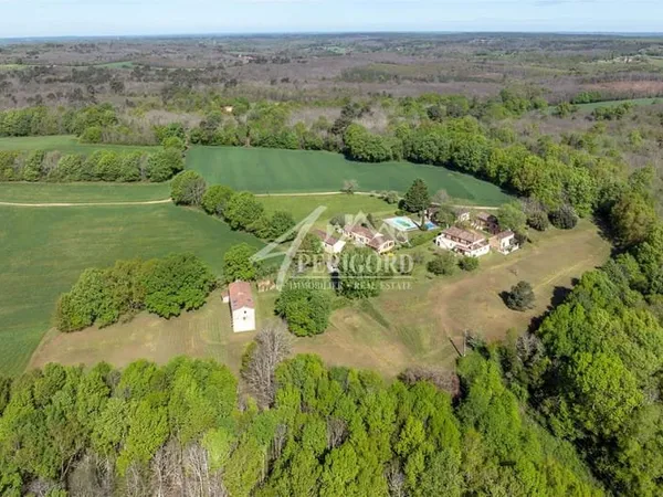 Pays de Belvès - Propriete 1 Maison Principal, 6 Gites, Grange, Piscine, Maison Forte, A Restaurer,